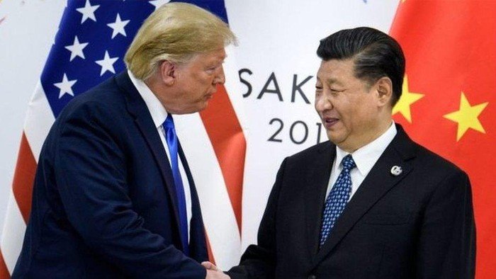 Perang Dagang yang Tak Berujung: Kenapa Trump dan Xi Cuma Bertemu di Bandara?