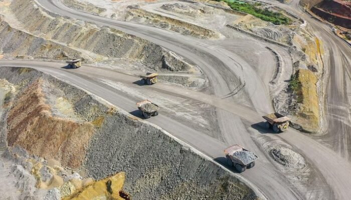 “Amman Mineral dalam Krisis: Rugi Rp 2,9 T, Investasi di Ujung Pisau”