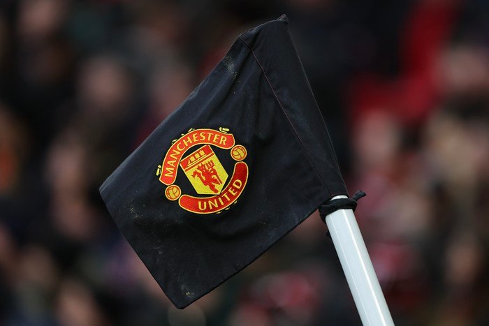 MU Hukum Fansnya Ini Nggak Boleh Nonton di Stadion Tiga Tahun: Skandal Homofobik Manchester United