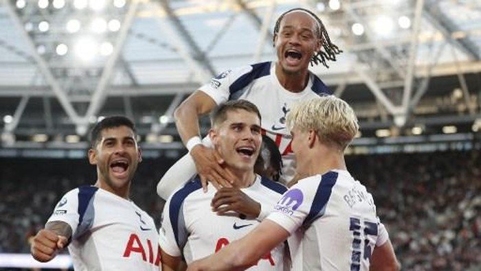 Detik-Detik Pembedaan MU vs Spurs: Amorim Rejoice, Frank Furious