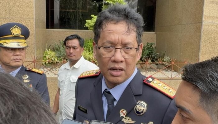 Pakaian Impor Bekas Sitaan: Dari Pemusnahan Mahal ke Daur Ulang, Apa yang Terjadi?