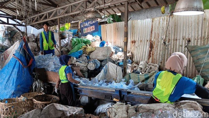 Dari Sampah ke Rejeki: Koperasi Pemulung Tangsel Curi Perhatian dengan Rp 1,2 M/Bulan!
