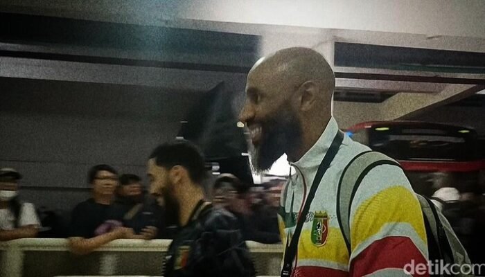 Assalamualaikum, Frederic ‘Oumar’ Kanoute! Pemain Legenda Perkuat Klub Indonesia di Tengah Kebangkitan Sepak Bola Lokal