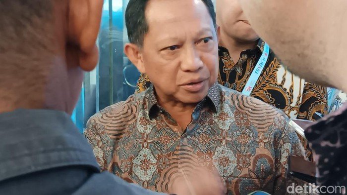 Ungkap Dana Pemda Nganggur di Bank Rp 203 T, Tito Lapor Penyebabnya ke Prabowo - Alternatif 2