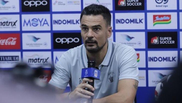 **Pelatih Persita Terkejut: 