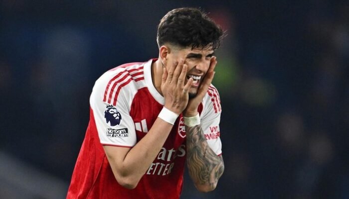 Pelatih Brighton, Hincapie, Mengomentari Performa Arsenal: “Sssttt!”