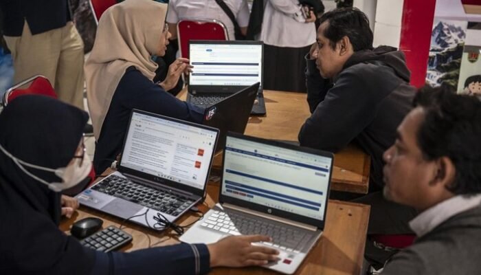 “Cara Dapatkan Gaji dan THR Penuh: Mengungkap Syarat yang Jarang Diketahui”