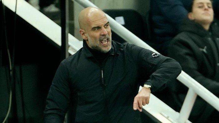 Guardiola dalam Anjungan, Skorsing Dua Laga usai Protes Wasit