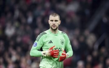 Dari Sentilan Maarten Paes ke_ajax, Van der Vaart Balas dengan Semprotan yang Membakar!