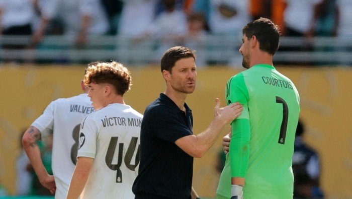 Courtois Bantah Pemain Madrid Bikin Alonso Dipecat - Update 1