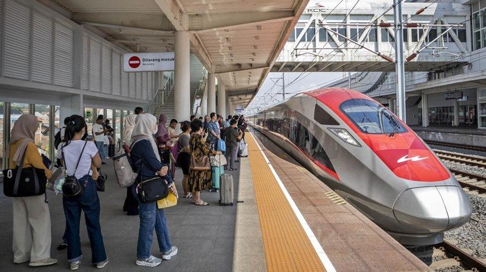 Lebaran di Depan Mata, Penumpang Whoosh Siap Tembus 301 Ribu!