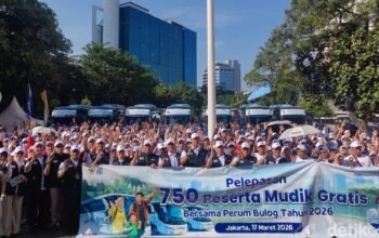 [Bulog Lepas Peserta Mudik Gratis Tujuan Lampung-Malang: Strategi Bisnis yang Berdampak Sosial]