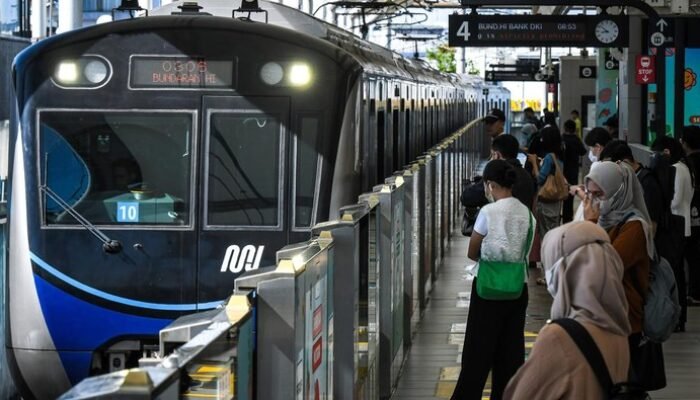 **Naik MRT Jakarta Cuma Rp 1 Lebaran, Warga Nikmati Jalan-jalan Nyaris Gratis!**