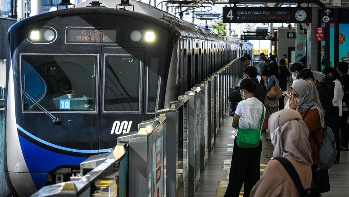 **Naik MRT Jakarta Cuma Rp 1 Lebaran, Warga Nikmati Jalan-jalan Nyaris Gratis!**