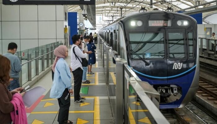 “Sensasi MRT Jakarta dengan Tarif Rp 243, Investasi Hemat untuk Bisnis Anda!”